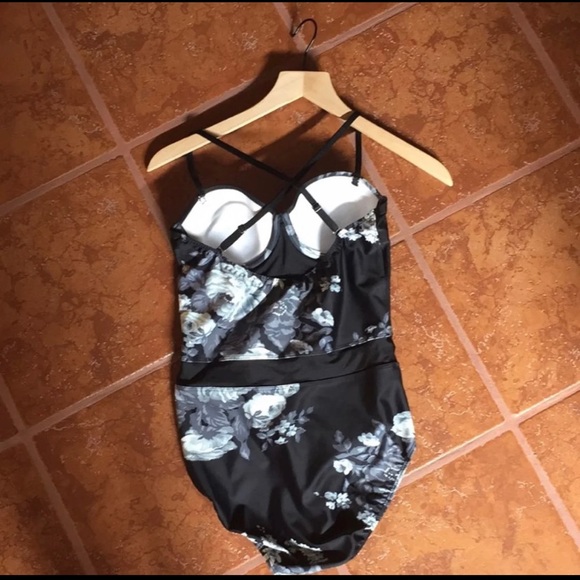 Albion fit one piece swimsuit - Picture 3 of 4